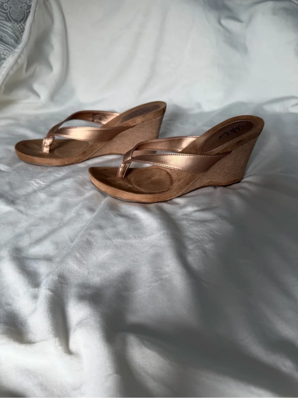 Women’s Wedge Sandals in Rose Gold